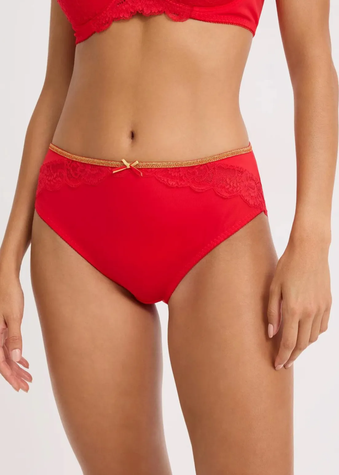 Maxislip mit zarter Spitze