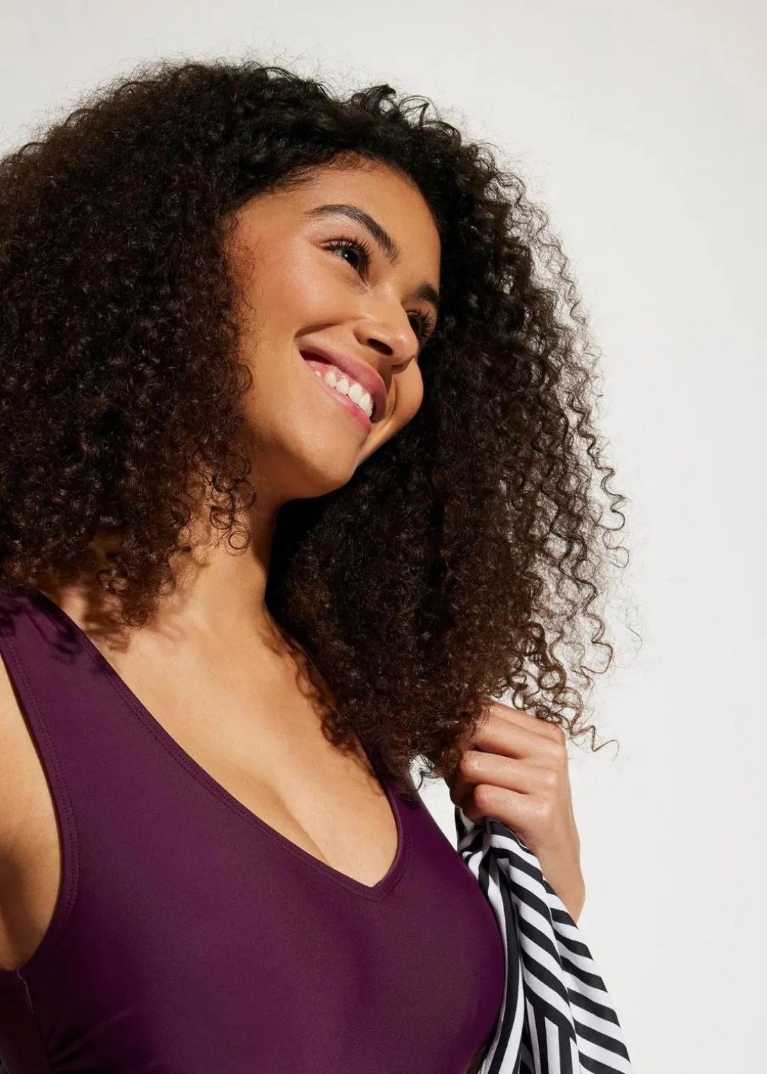 Medium Shape-Badeanzug mit V-Ausschnitt