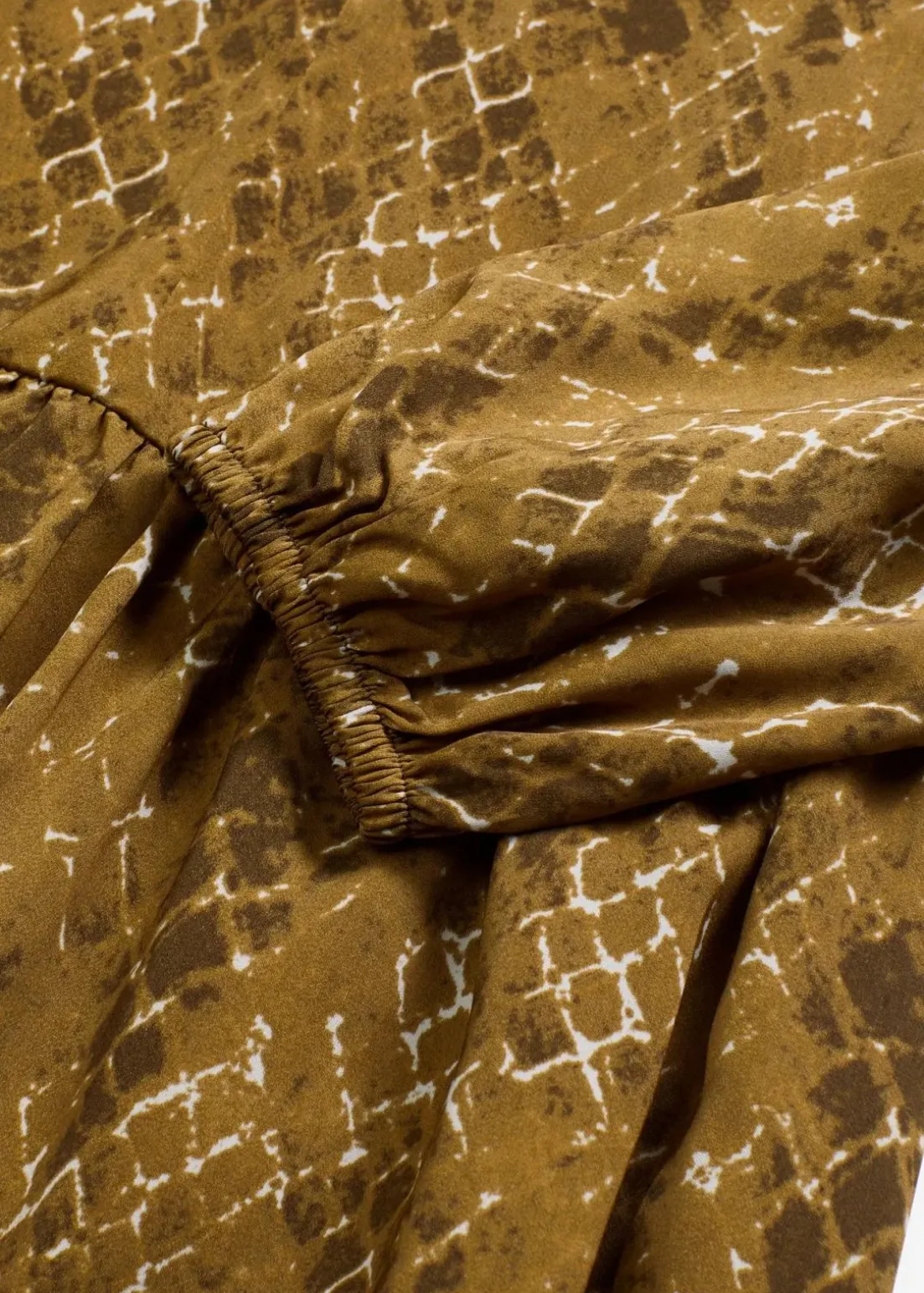 Midikleid aus fließendem Satin