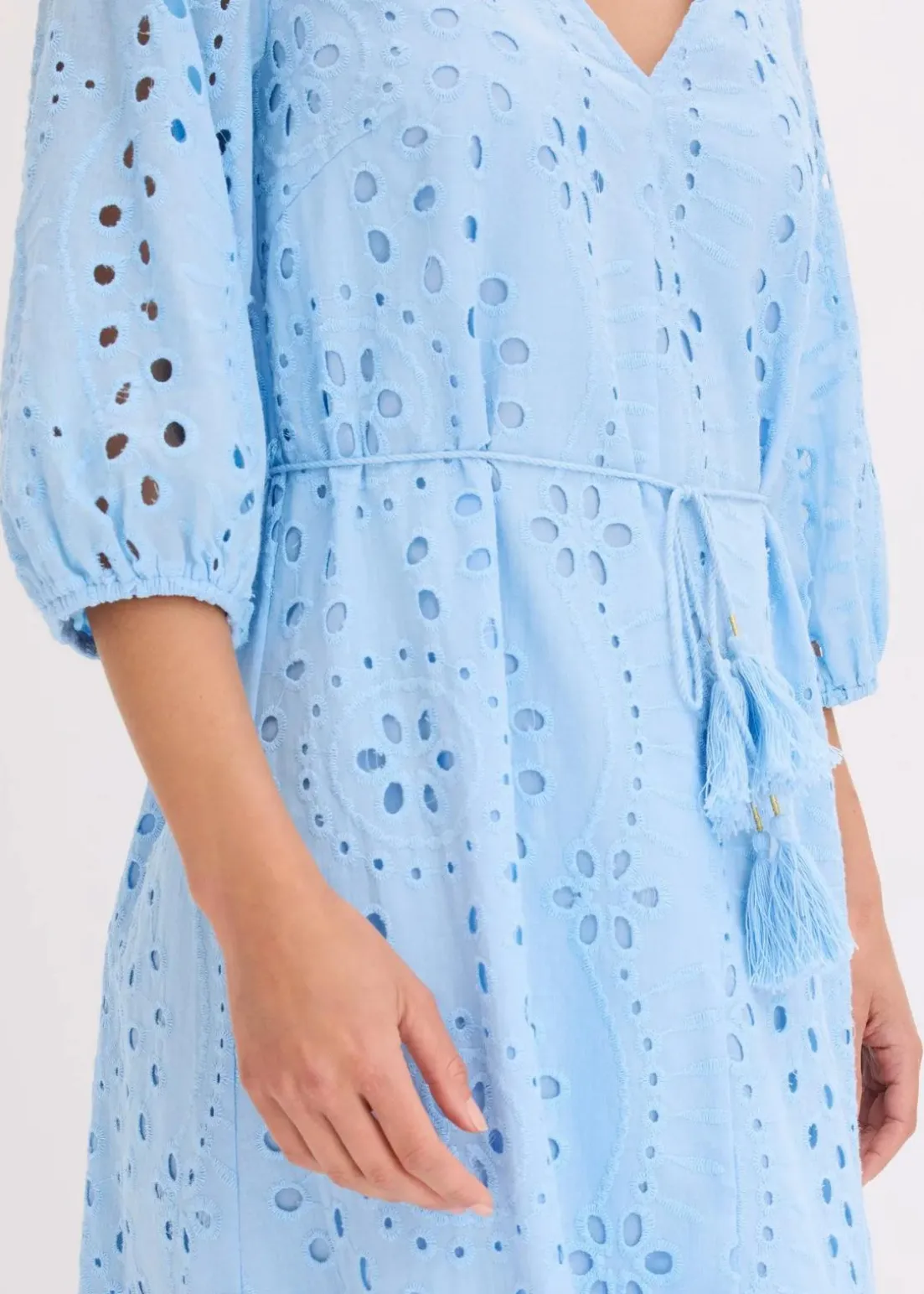 Midikleid aus reiner Baumwolle mit Lochstickerei