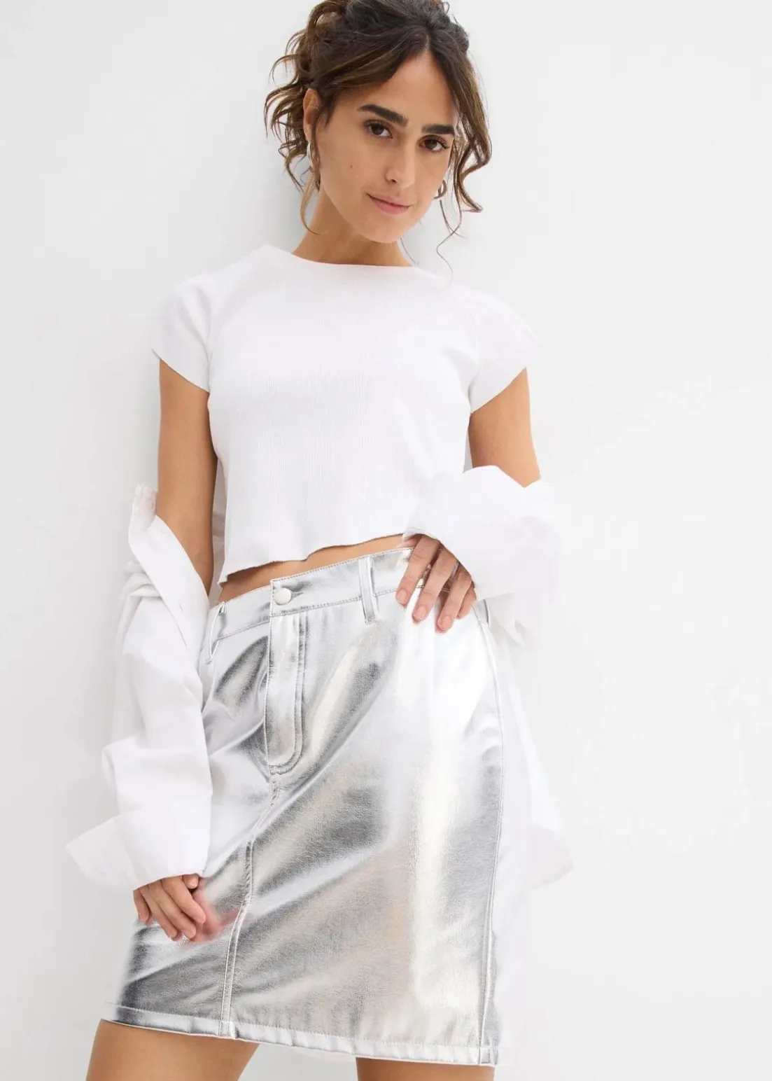 Minirock im Metallic-Look