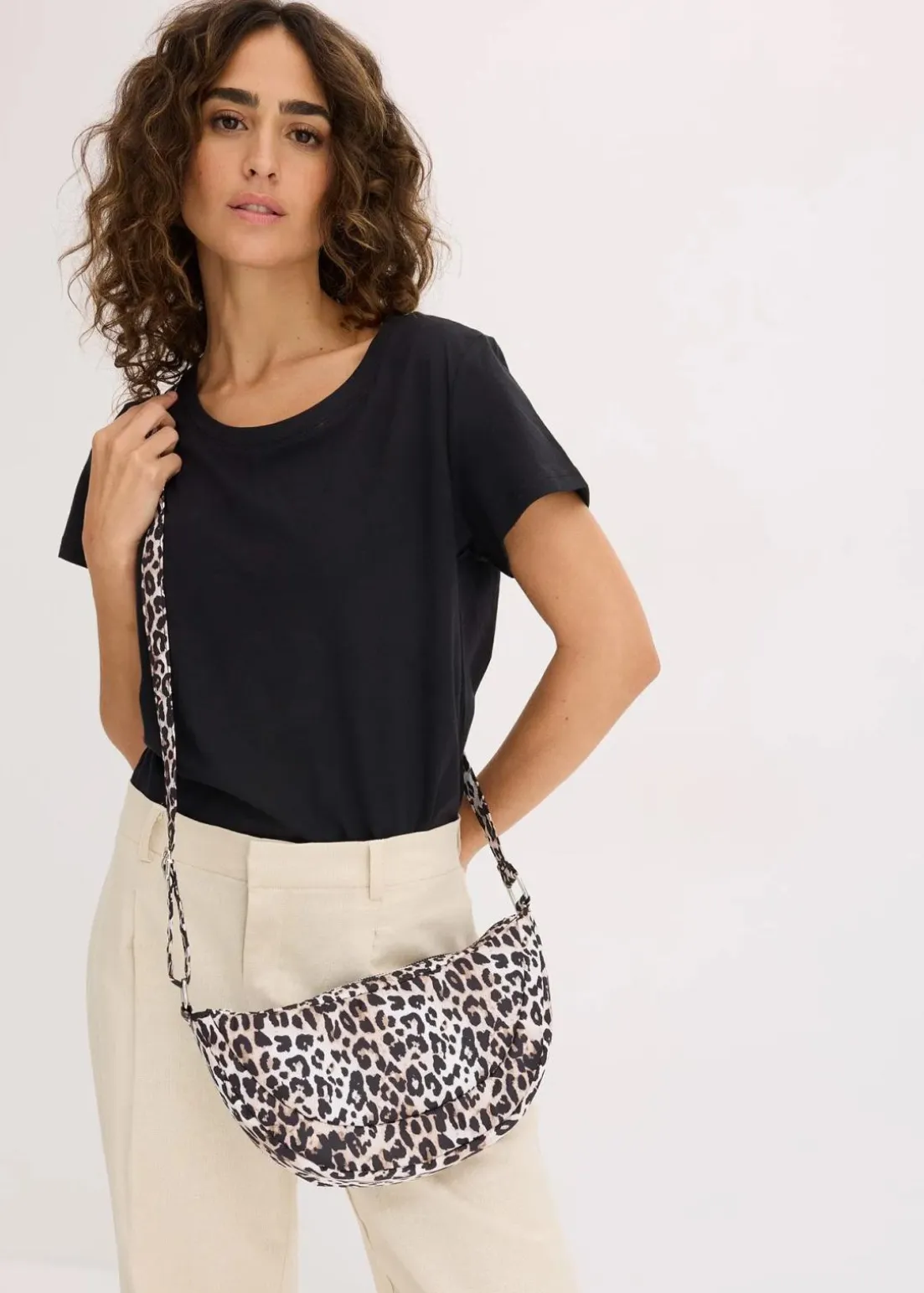 Nylon Umhängetasche im Leo Look