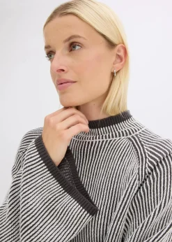 Oversize-Pullover mit Stehkragen