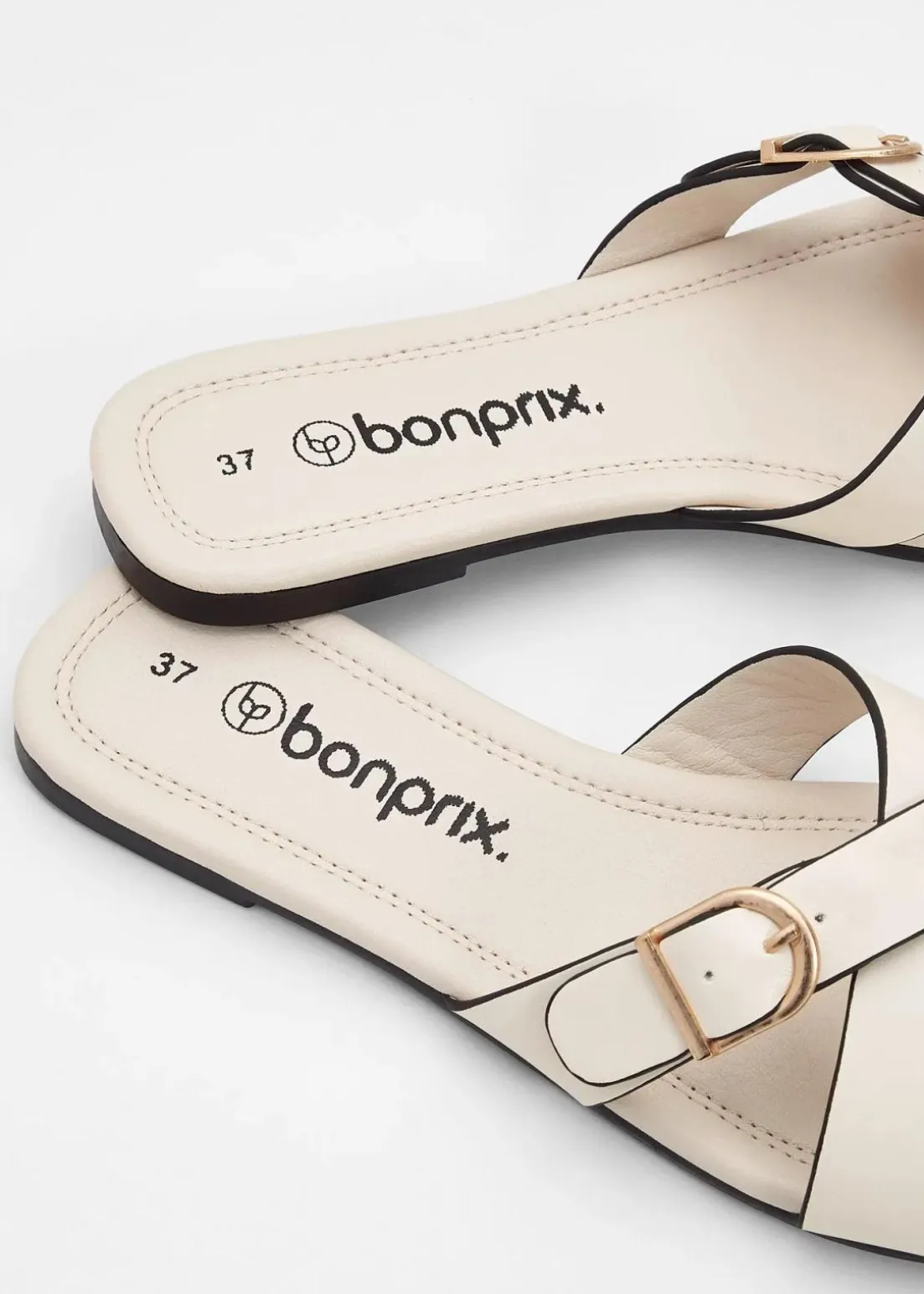 Pantoletten mit dekorativer Schnalle