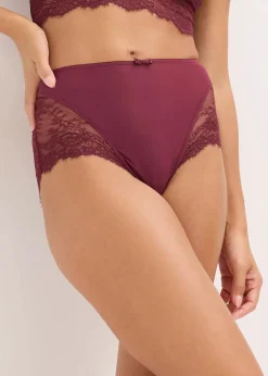 Panty aus zarter Spitze