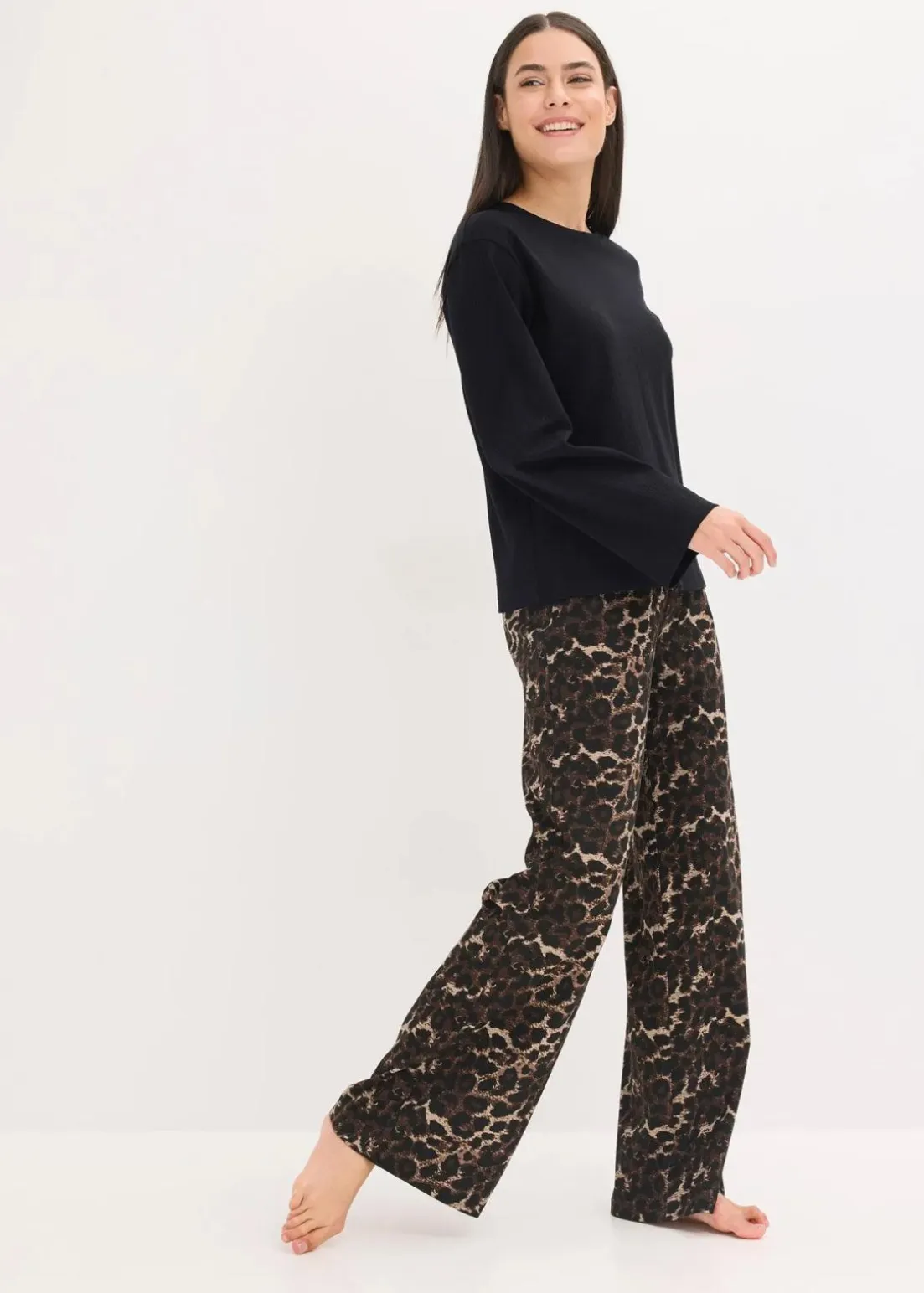 Pyjama mit Rippshirt und weiter Hose