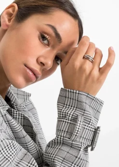 Ring veredelt mit Glaskristallen