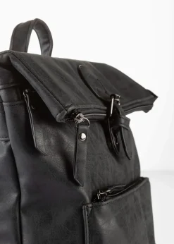 Rucksack mit Außentasche und Schnallendetail