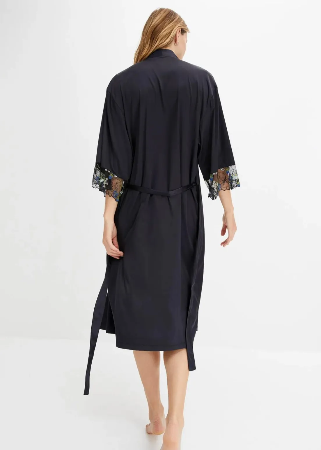 Satin Kimono mit Stickerei