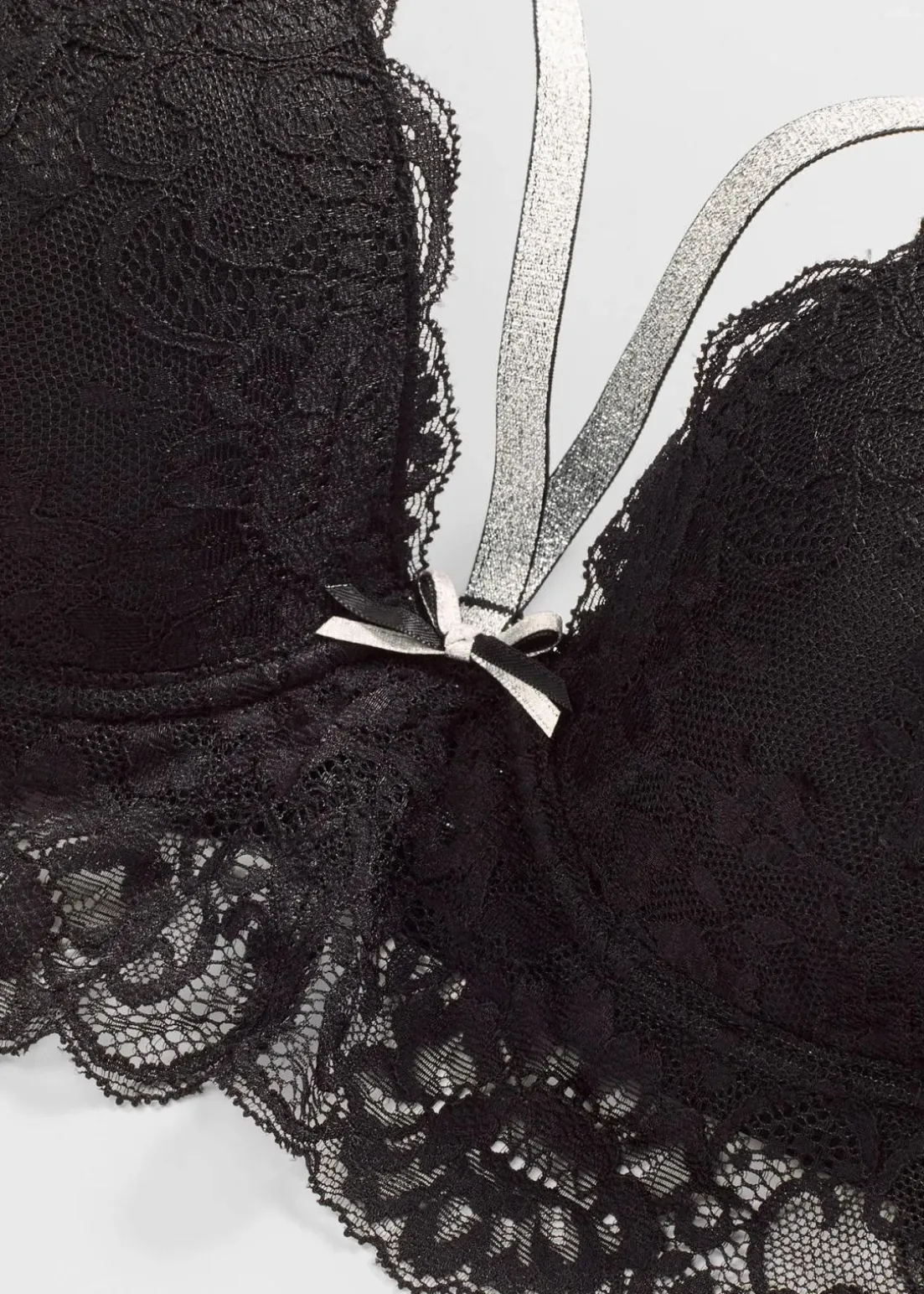 Schalen-BH mit abnehmbaren glitzernden Trägern