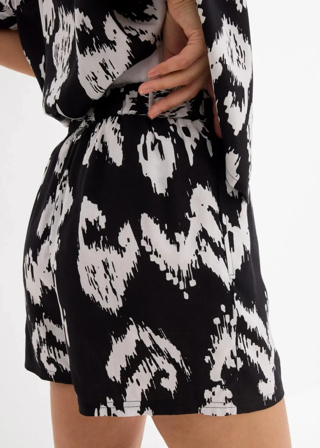 Schlupf-Shorts aus fließender Viskose