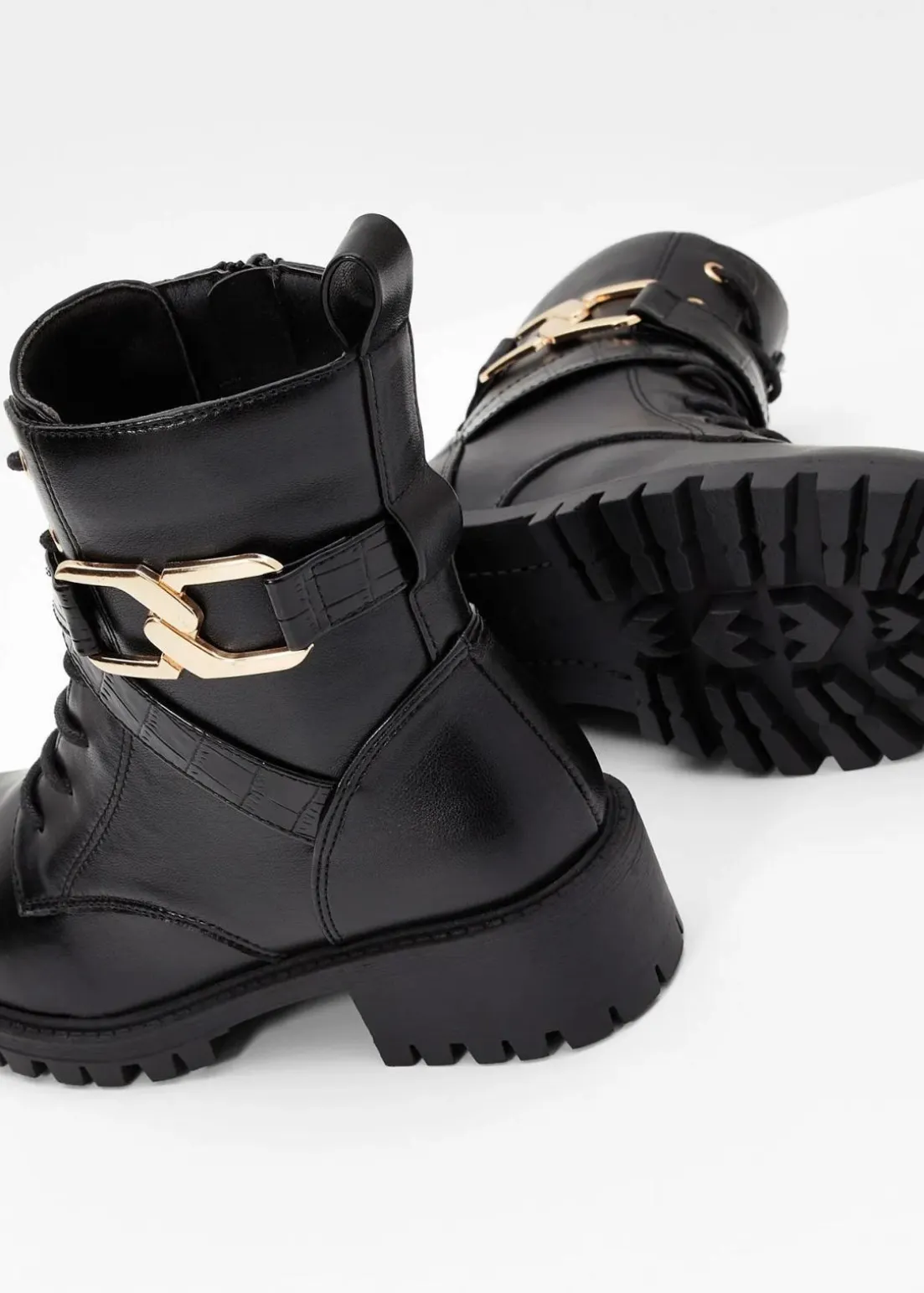 Schnürboots mit Schnalle