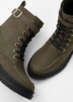 Schnürboots mit Schnalle