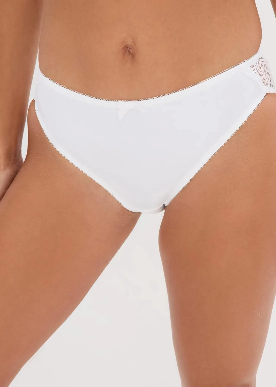 Slip mit zarter Spitze