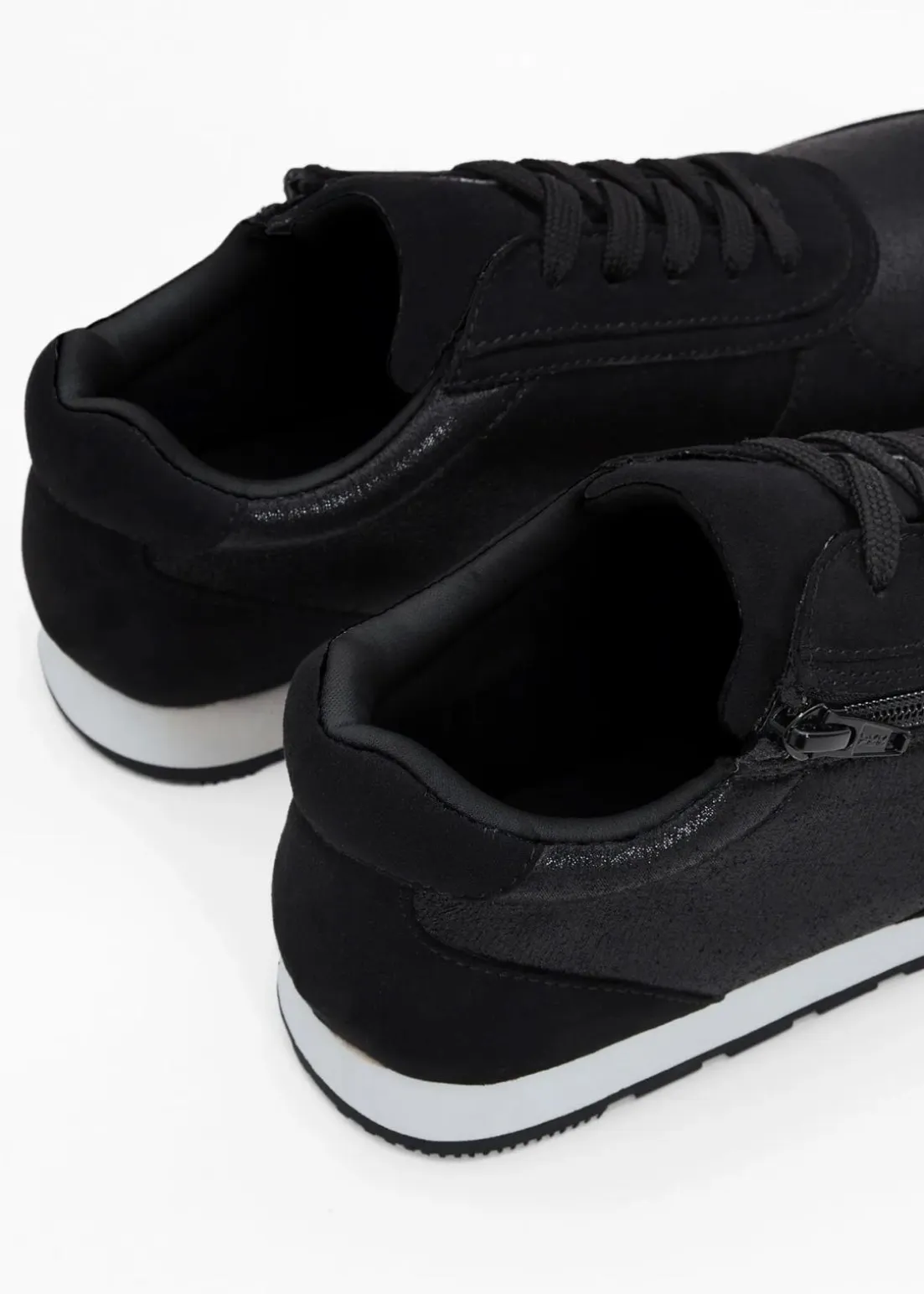 Sneaker mit Reißverschluss