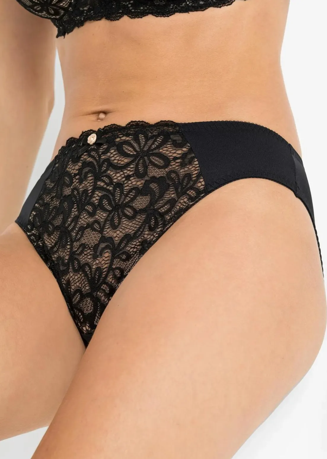 Spitzenverzierter Slip