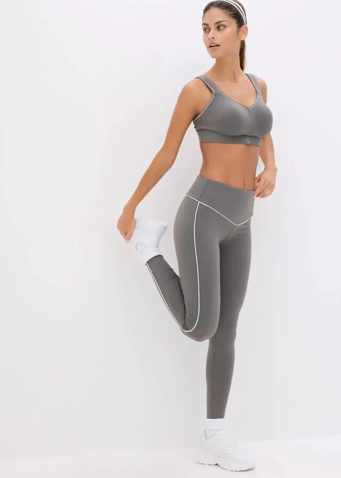 Sport-BH mit mittlerem Halt mit baumwollartigem Griff