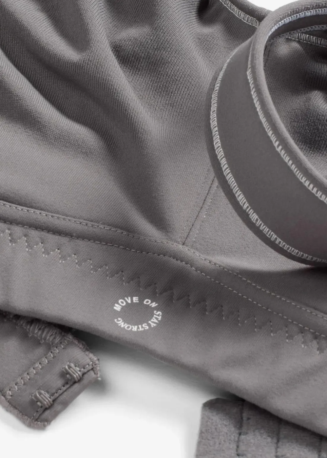 Sport-BH mit mittlerem Halt mit baumwollartigem Griff