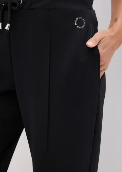 Sport-Hose mit Ziernähten
