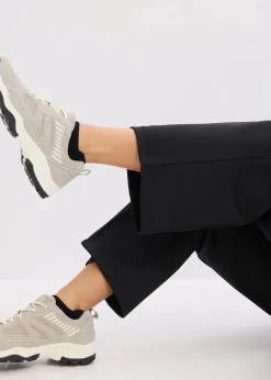 Sport-Hose mit Ziernähten