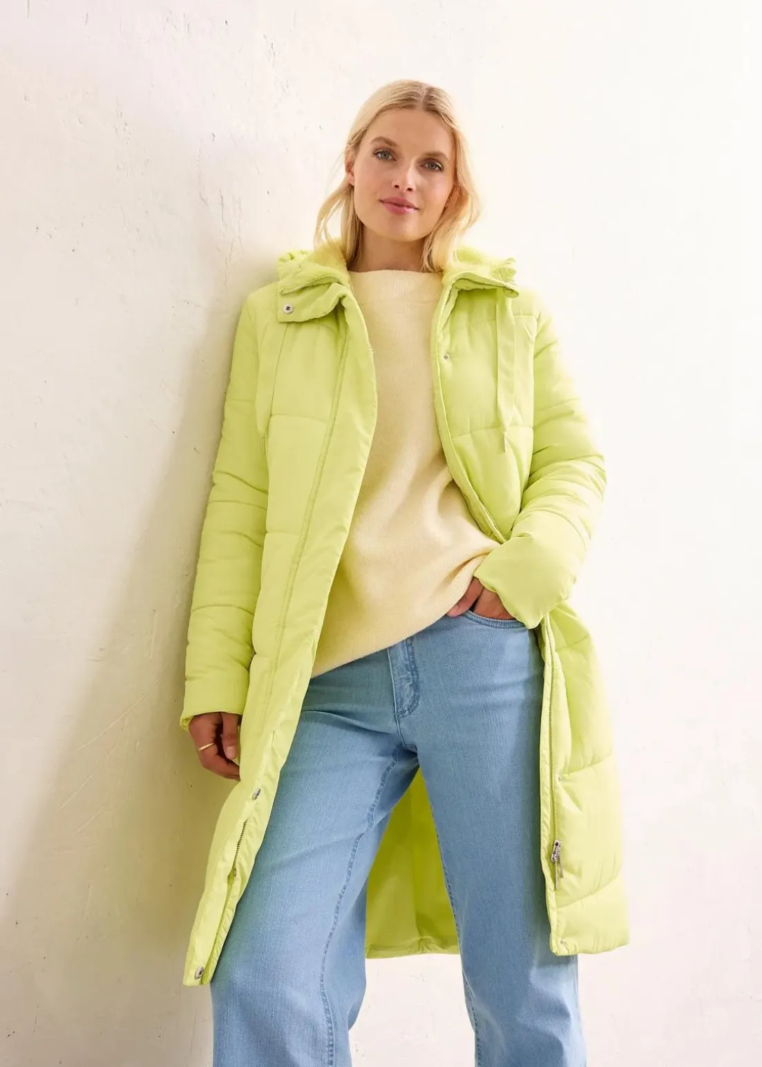 Steppmantel mit Teddyfutter in der Kapuze