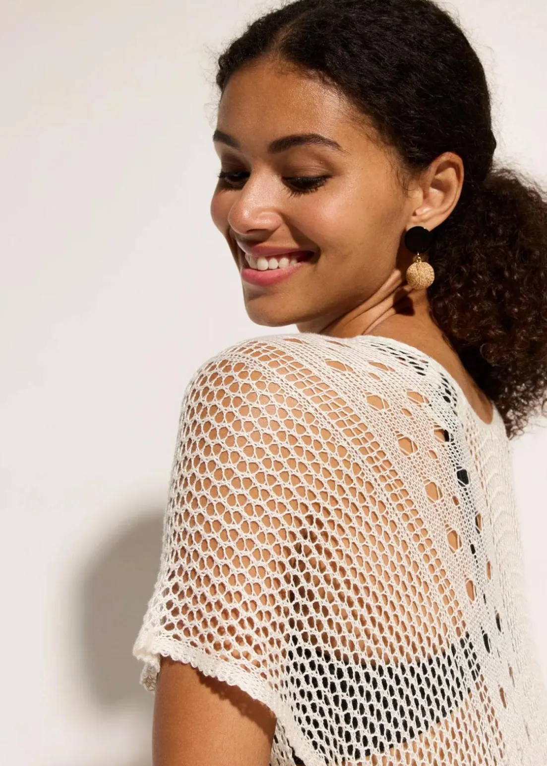 Strandkleid in Häkeloptik aus fließender Viskose