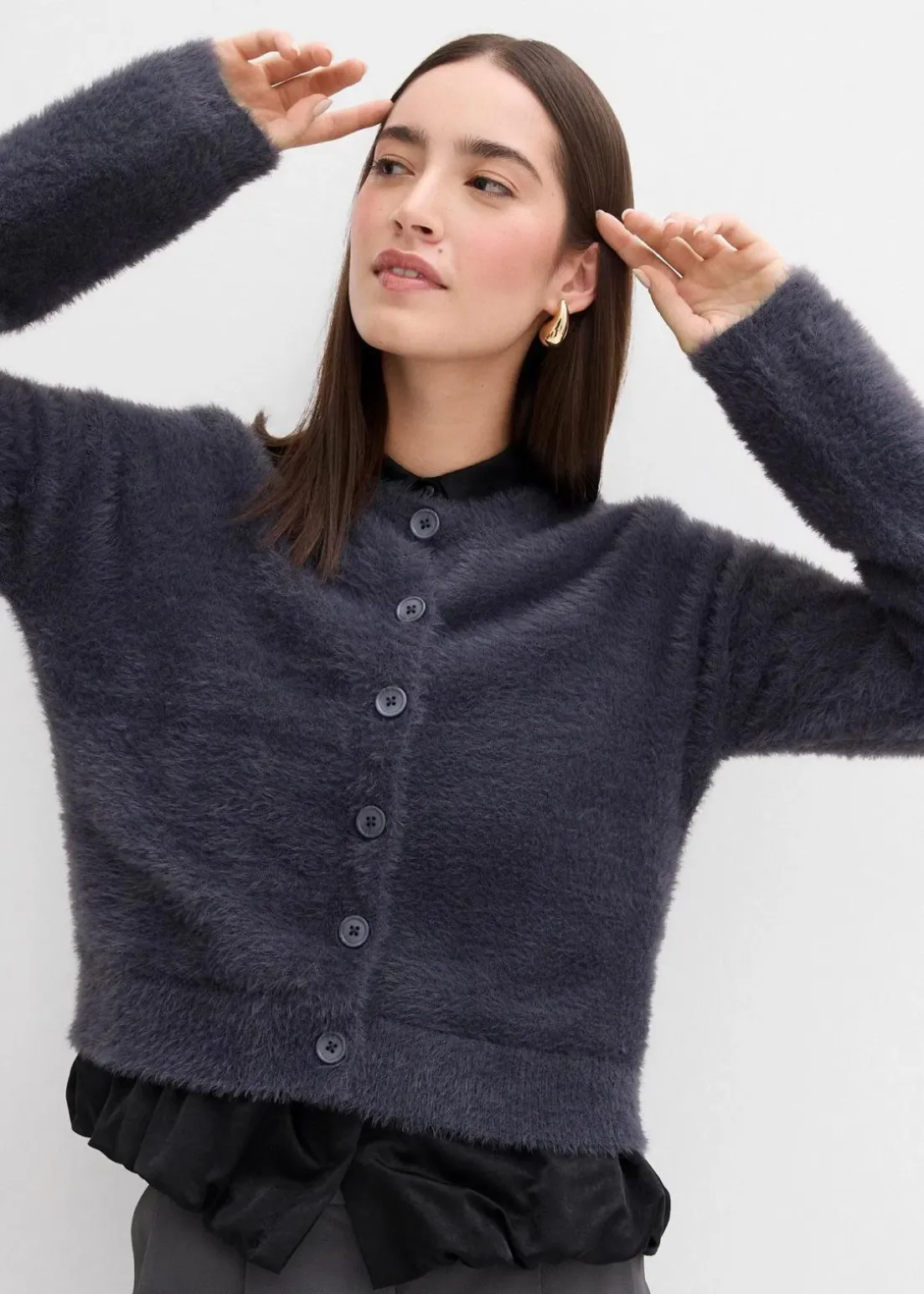 Strickjacke aus Federgarn-Viskose-Mix