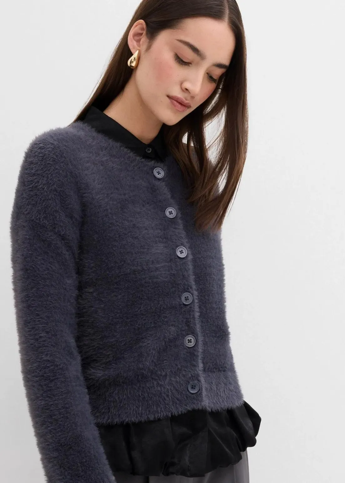 Strickjacke aus Federgarn-Viskose-Mix