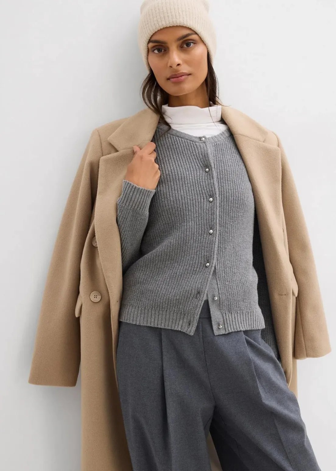 Strickjacke mit Zierknöpfen aus Woll-Mix