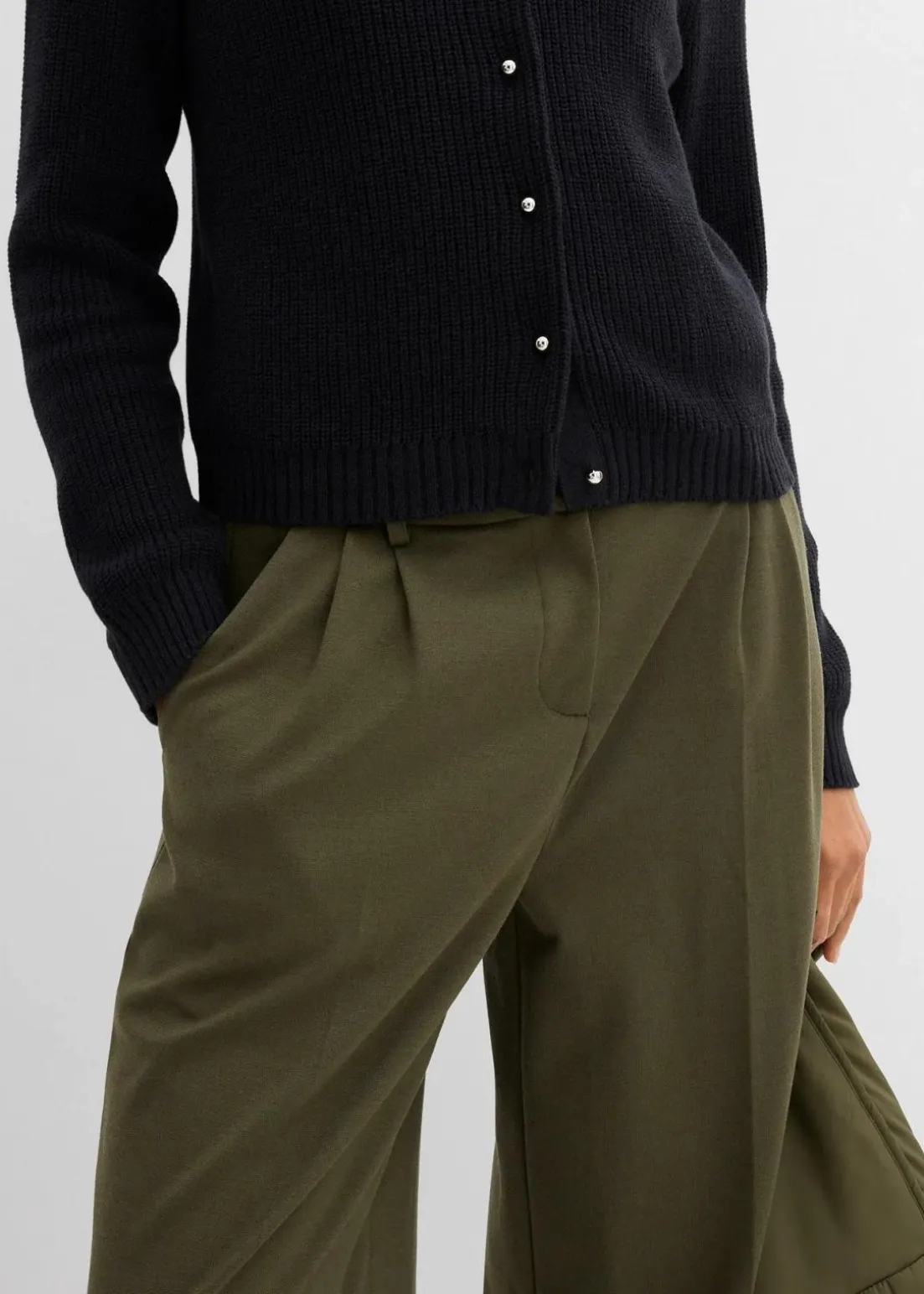 Strickjacke mit Zierknöpfen aus Woll-Mix