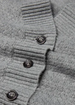 Strickweste mit Zopfmuster