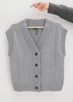 Strickweste mit Zopfmuster