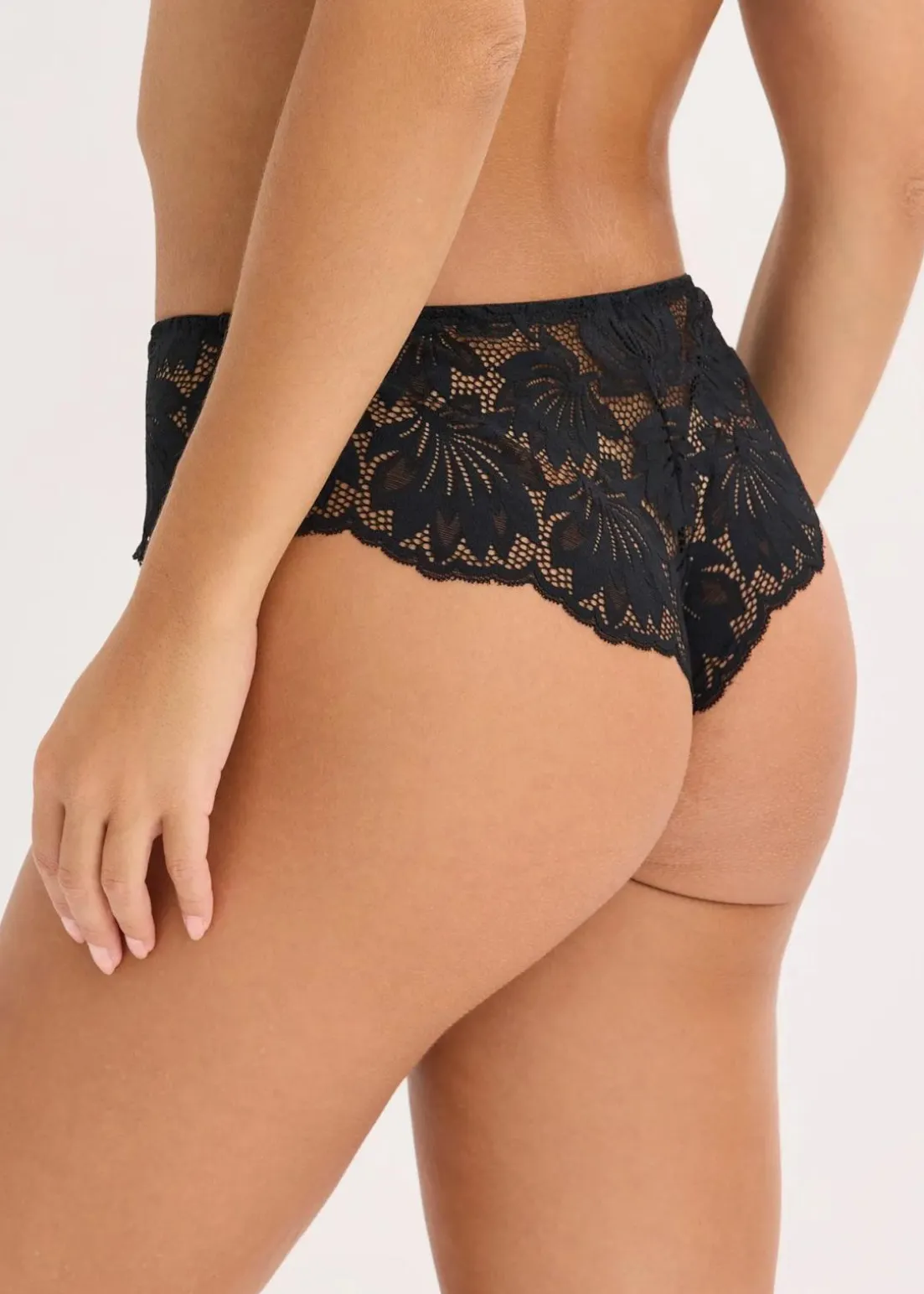 String Panty aus glänzendem Material