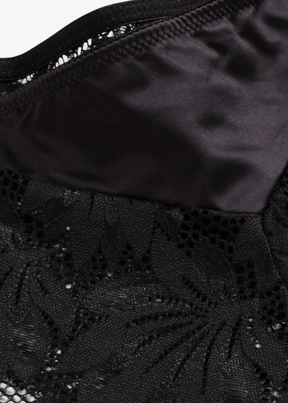 String Panty aus glänzendem Material