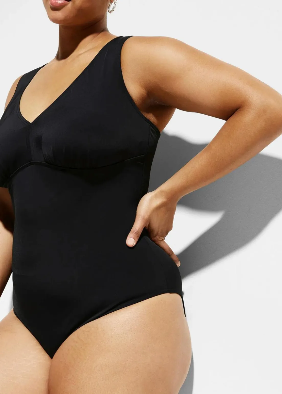 Strong Shape-Badeanzug mit V-Ausschnitt