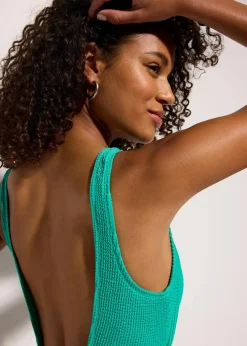 Strukturierter Badeanzug mit tiefem Ausschnitt