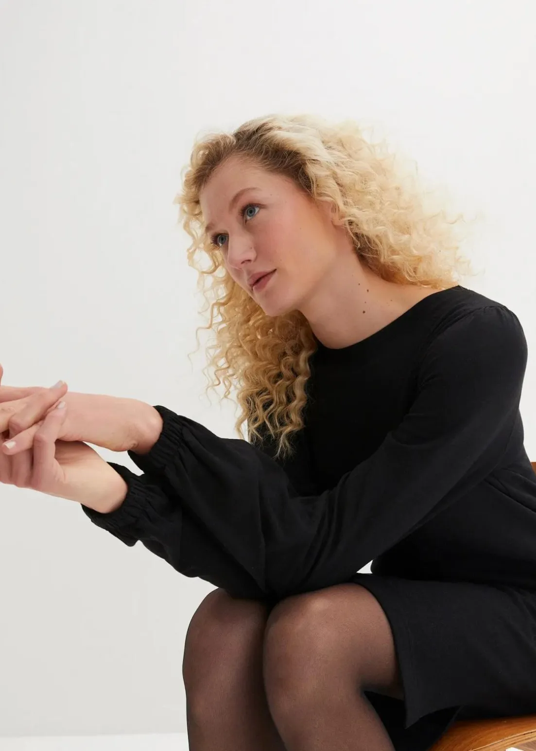 Sweatkleid mit Ballonärmeln und Schlitz