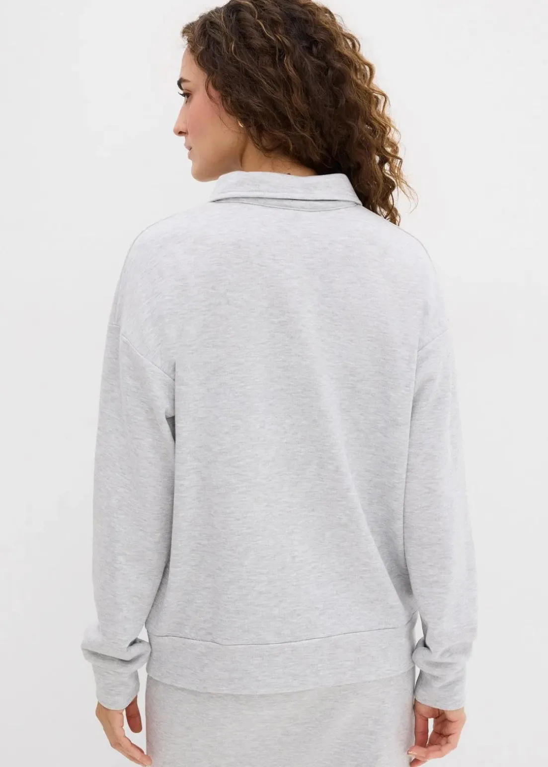 Sweatshirt mit Nieten