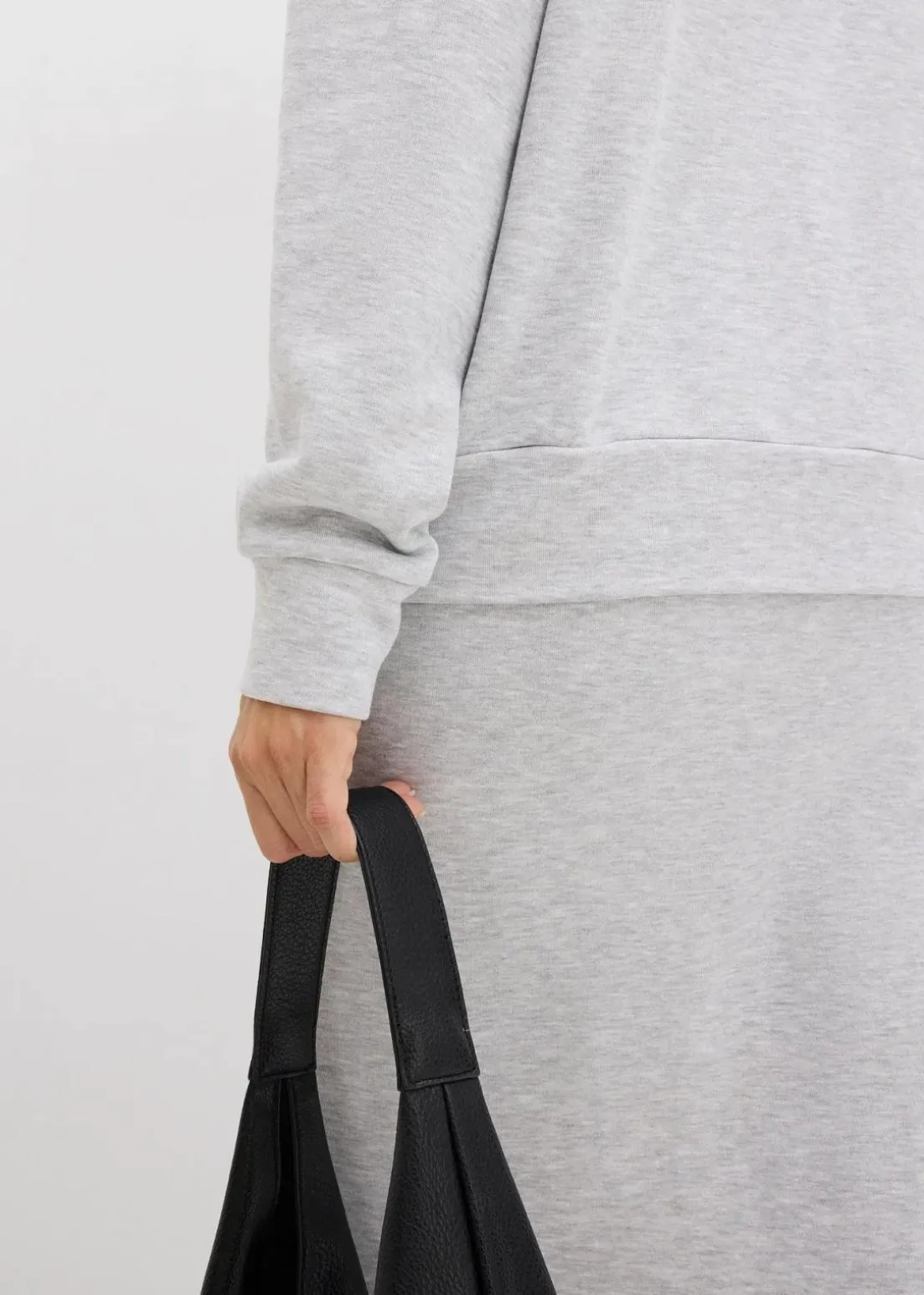 Sweatshirt mit Nieten