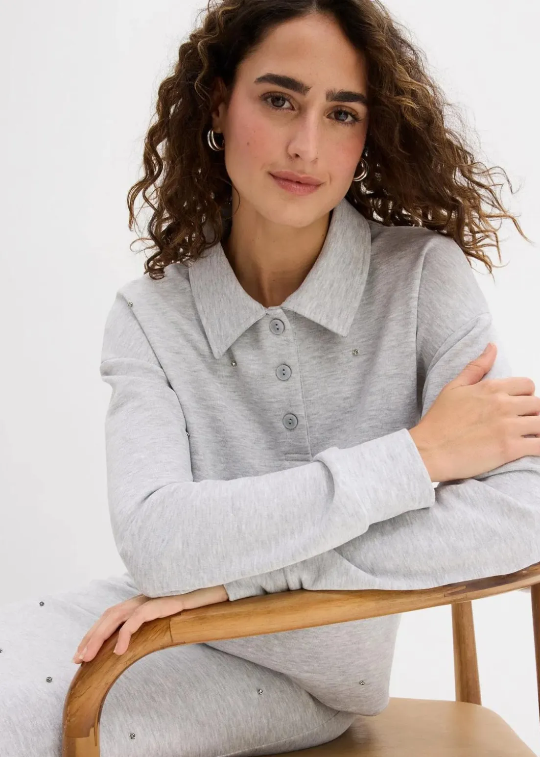 Sweatshirt mit Nieten