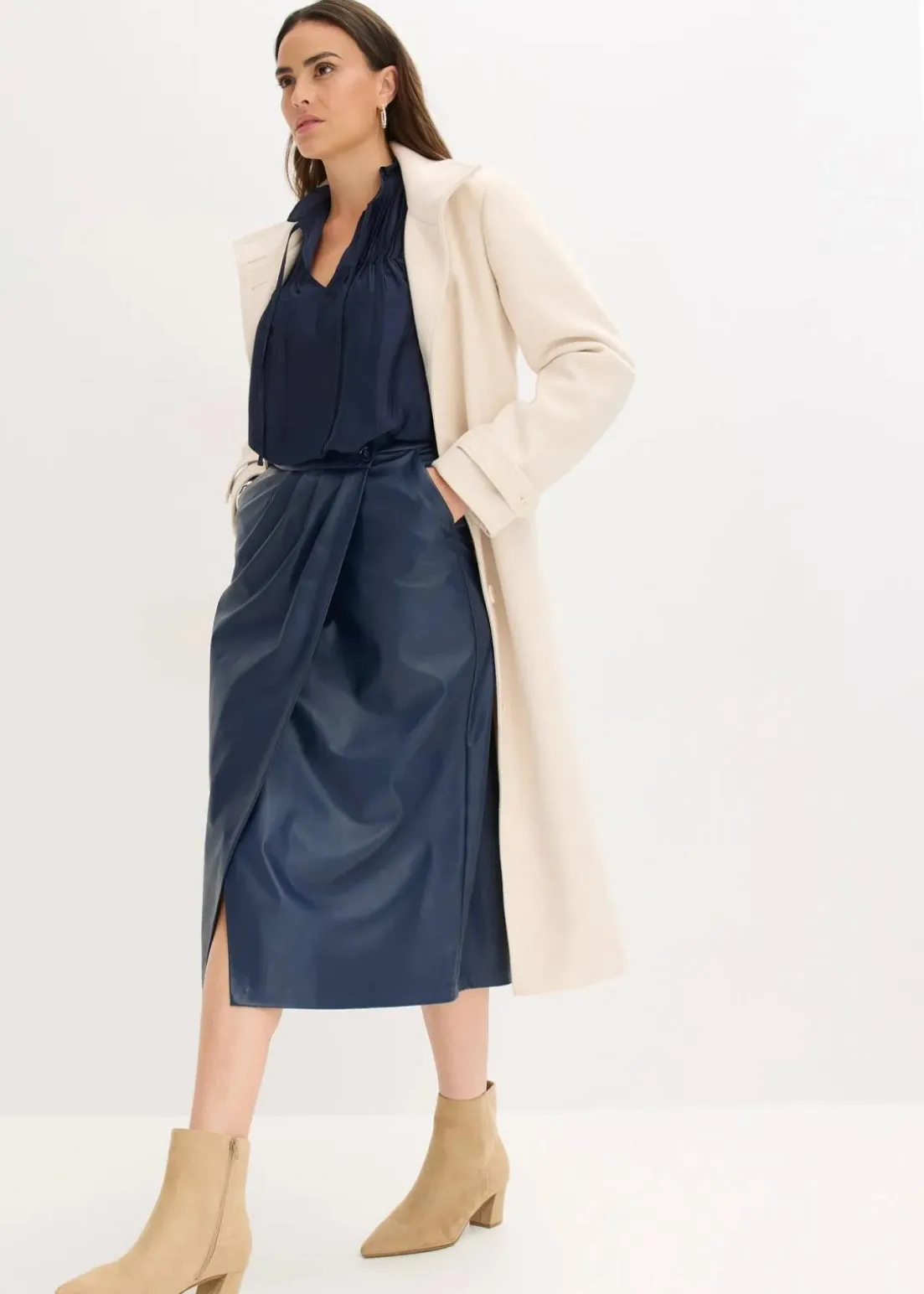 Tunikabluse aus glänzendem Satin mit Biesen