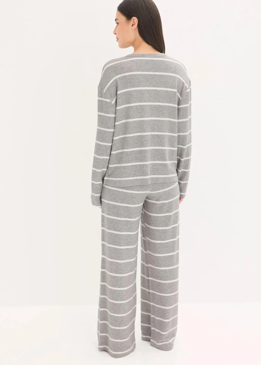 Weit geschnittener Loungewear Hausanzug aus weichem Material