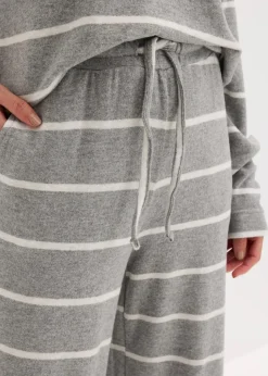 Weit geschnittener Loungewear Hausanzug aus weichem Material