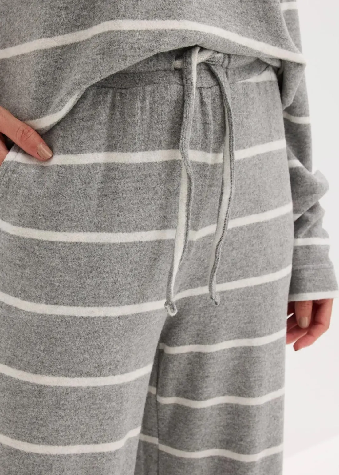 Weit geschnittener Loungewear Hausanzug aus weichem Material