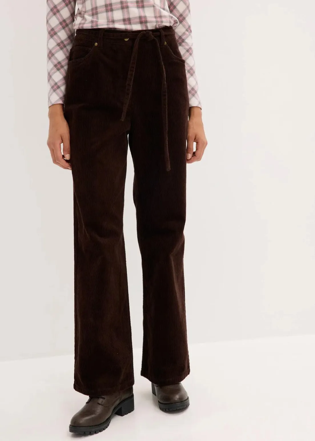 Weite Cordhose mit Bindegürtel