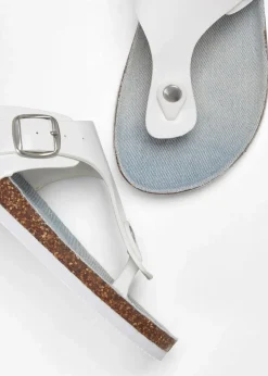 Zehenstegpantoletten mit dekorativer Schnalle