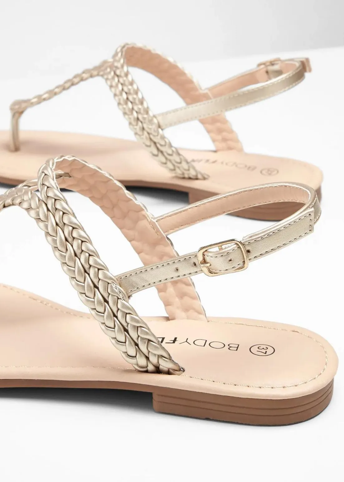 Zehenstegsandalen in Flecht-Optik