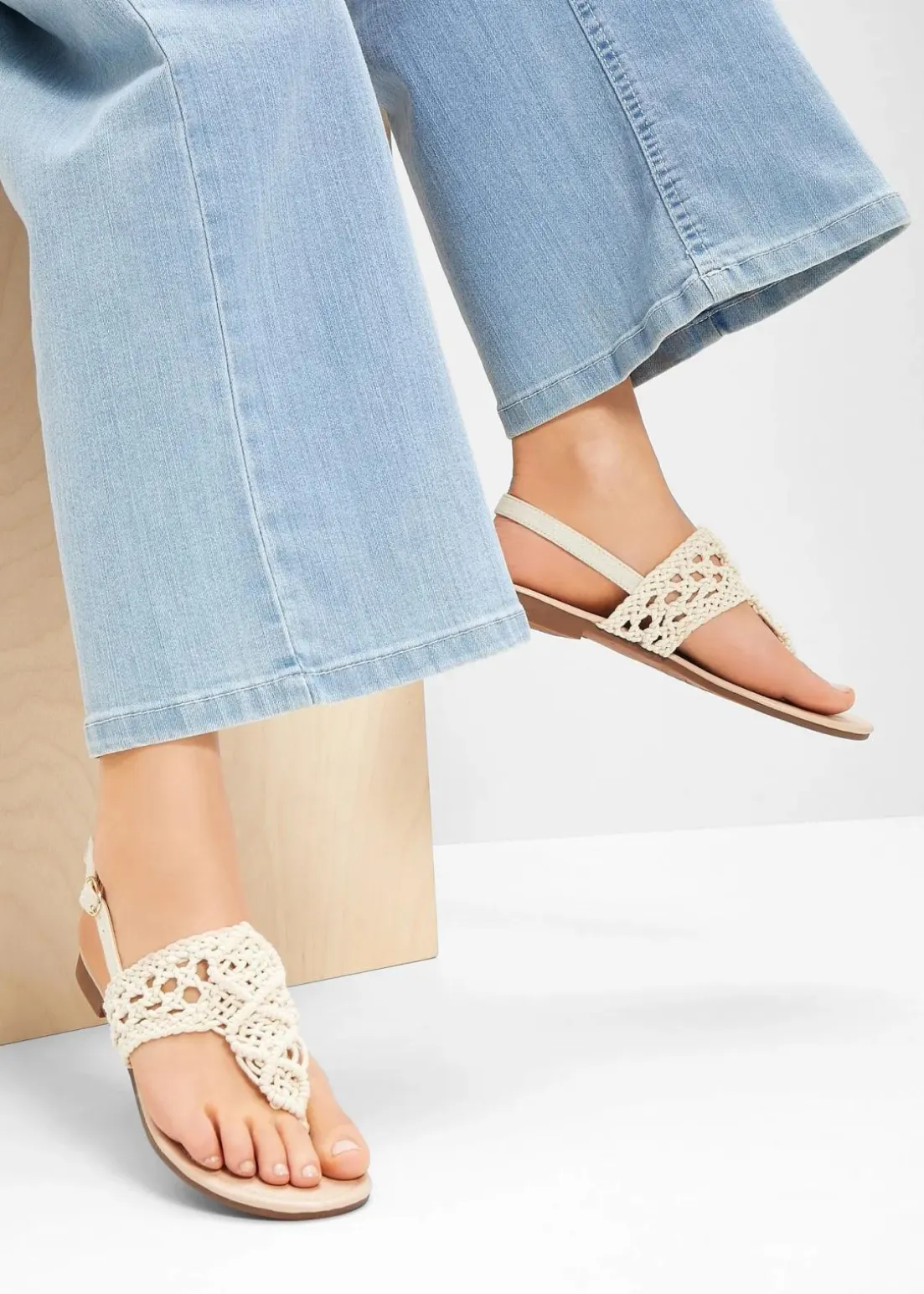 Zehenstegsandalen in Makramee-Optik